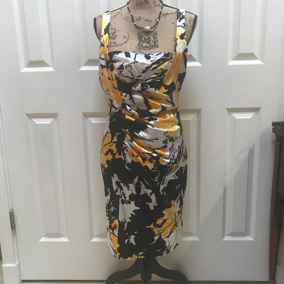 Gorgeous Silky satin like Dress - Picture 4 of 9